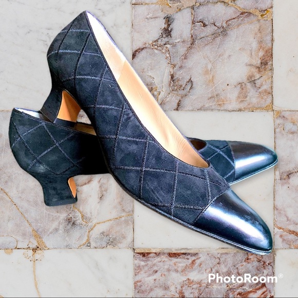 Salvatore Ferragamo Matelasse Navy Blue Quilted Suede Cap Toe Low Heel Pump 7.5 - Picture 4 of 16